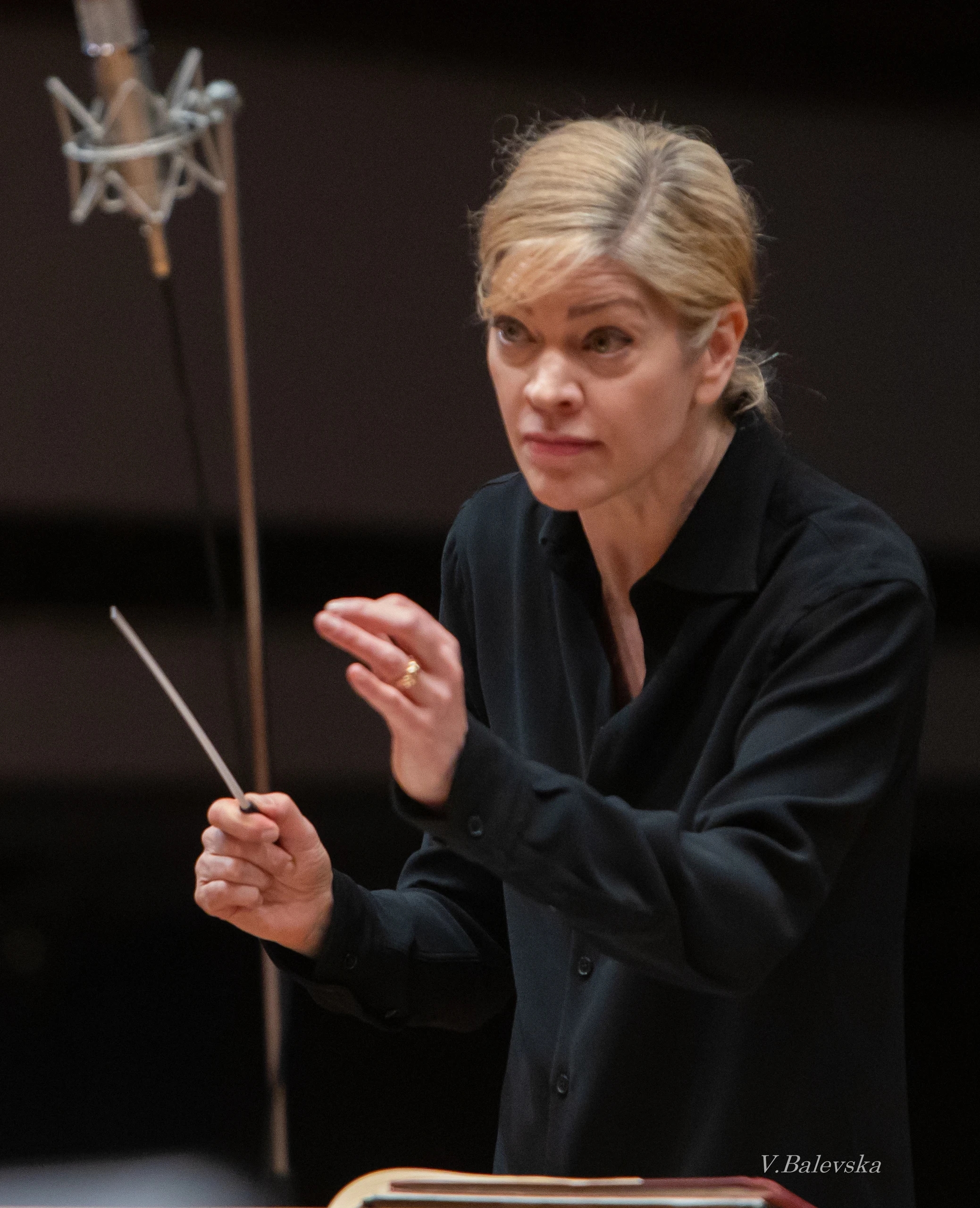 Keri-Lynn Wilson conducts Beethoven