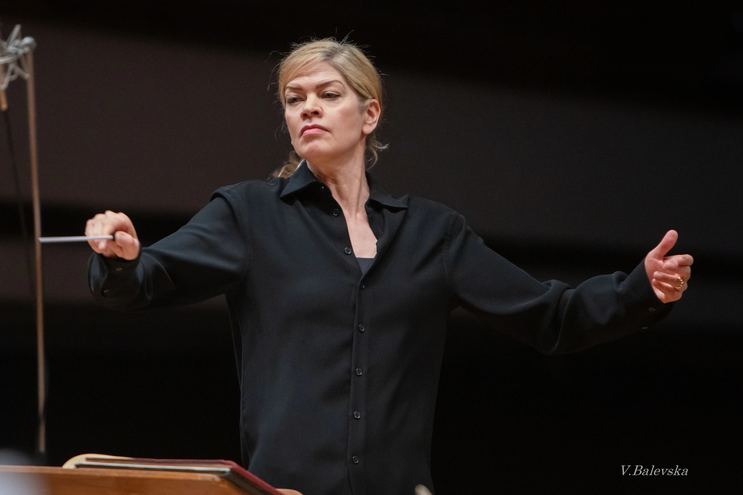 Keri-Lynn Wilson conducts Beethoven
